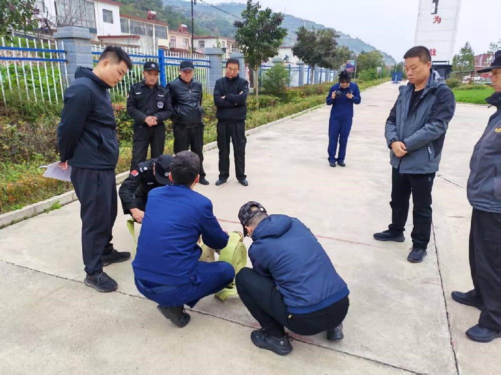 藍(lán)盾保安公司組織保安人員參加經(jīng)開區(qū)消防隊(duì)消防水帶實(shí)操基礎(chǔ)培訓(xùn)
